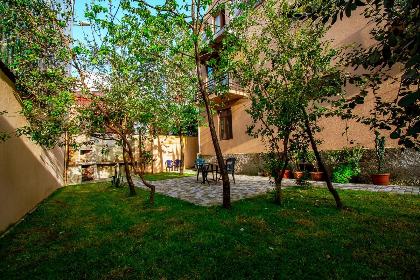 Nana'S Guesthouse Batoemi Buitenkant foto