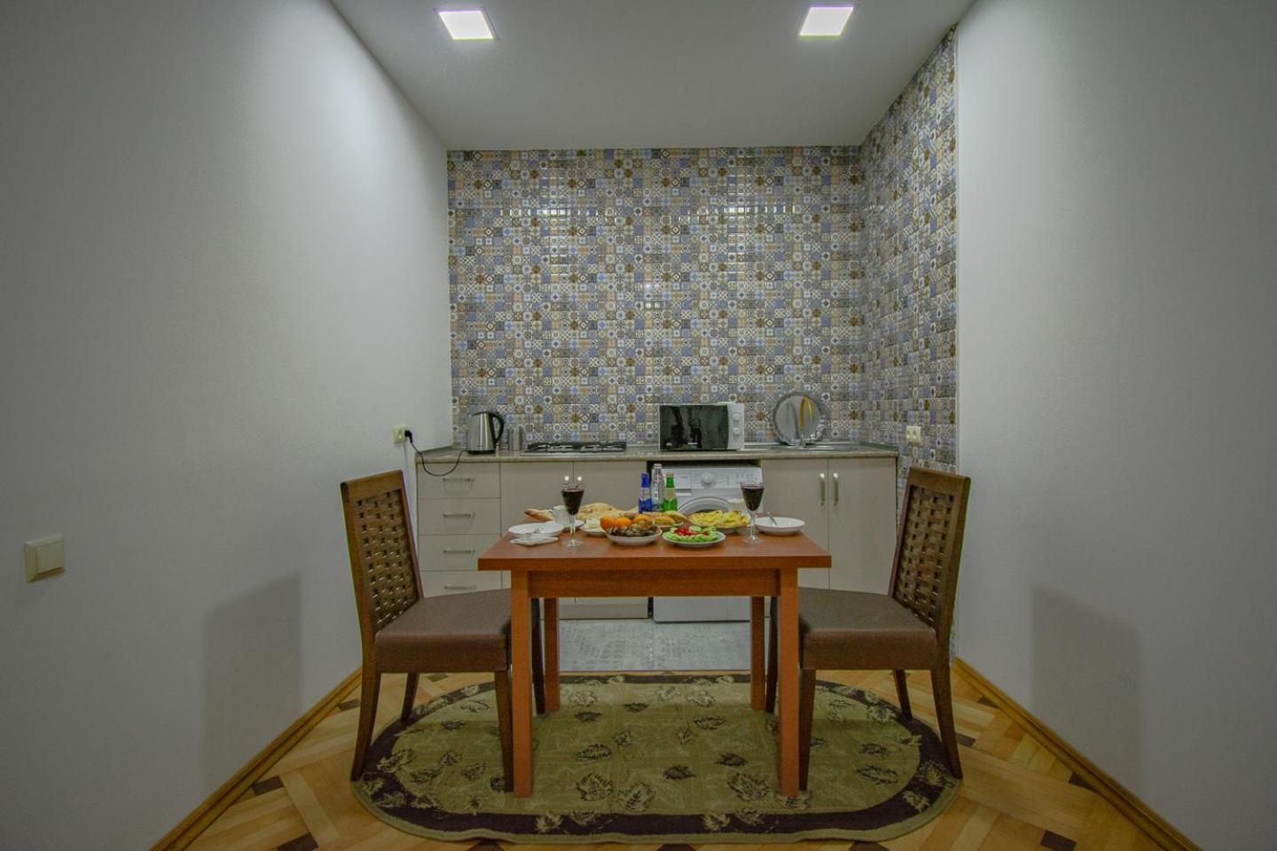 Nana'S Guesthouse Batoemi Buitenkant foto