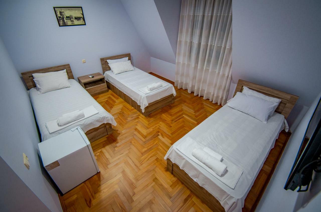 Nana'S Guesthouse Batoemi Buitenkant foto